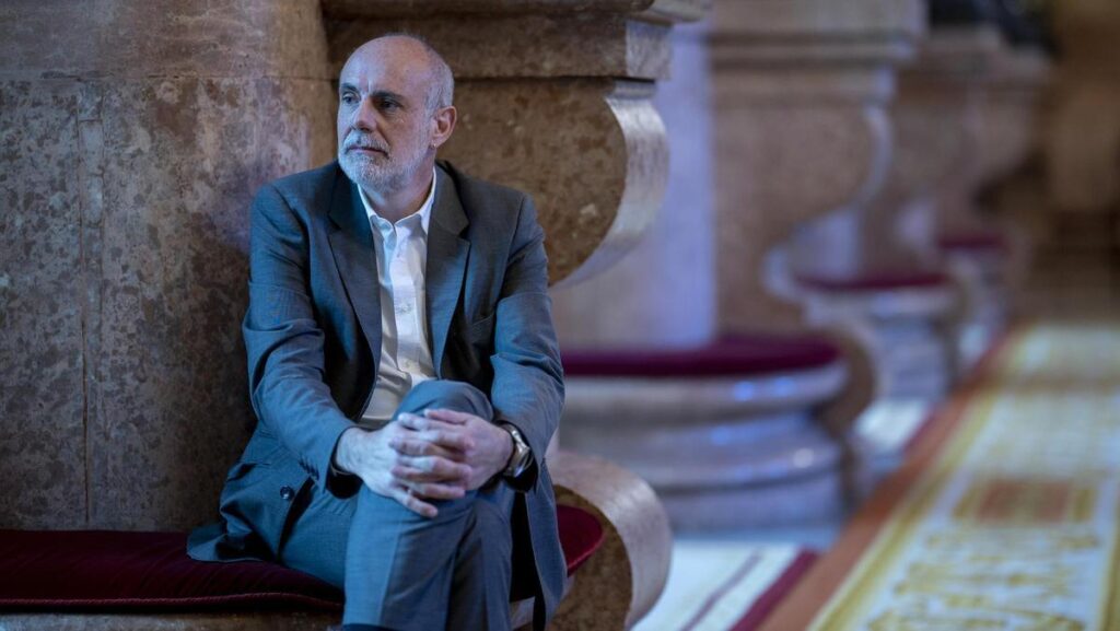 Joan Ridao, fotografiado en el Parlament / JORDI COTRINA